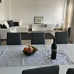 Riverview City Apartment *