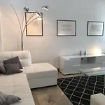 Riverview City Apartment *